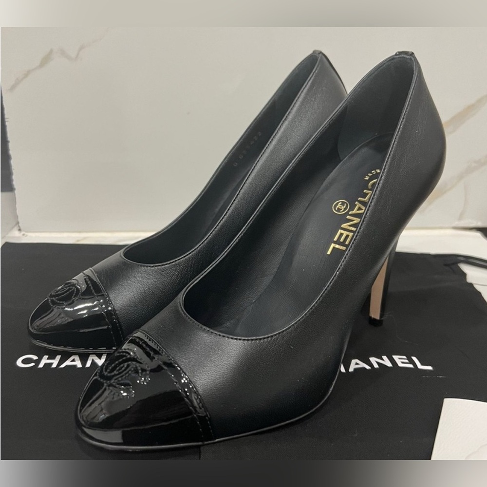 CHANEL Black and Gold Heel Pump